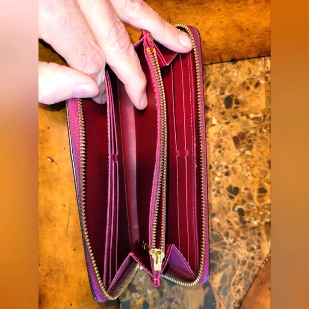 Louis Vuitton Vernis Clemence long zip around wallet - Picture 9 of 11